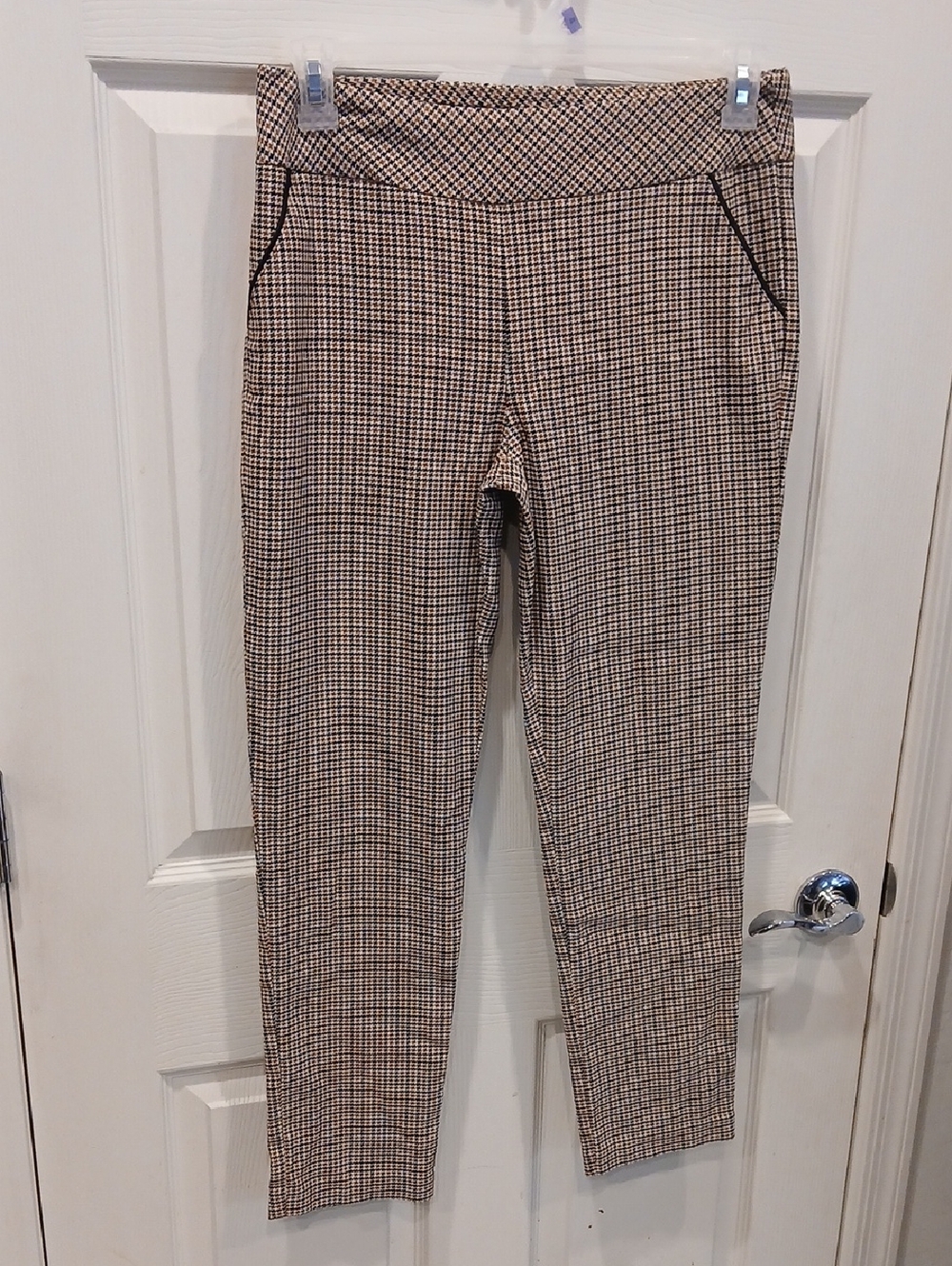 Attyre Beige & Black Check Ankle Pants